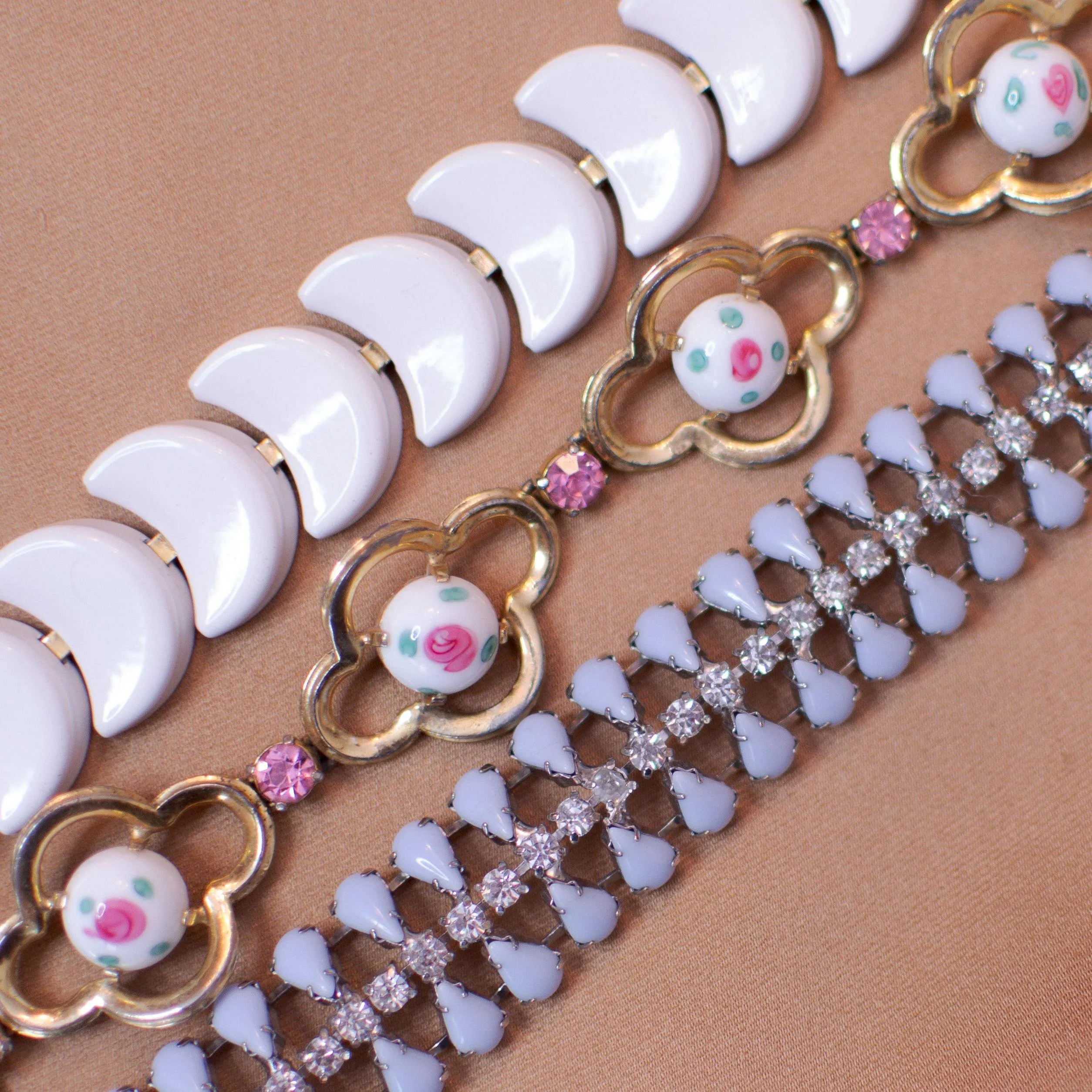 Napier White Chain Link Bracelet, White Enamel, Scalloped Link, Mid Century Modern, Gold Tone, Designer Vintage Jewelry