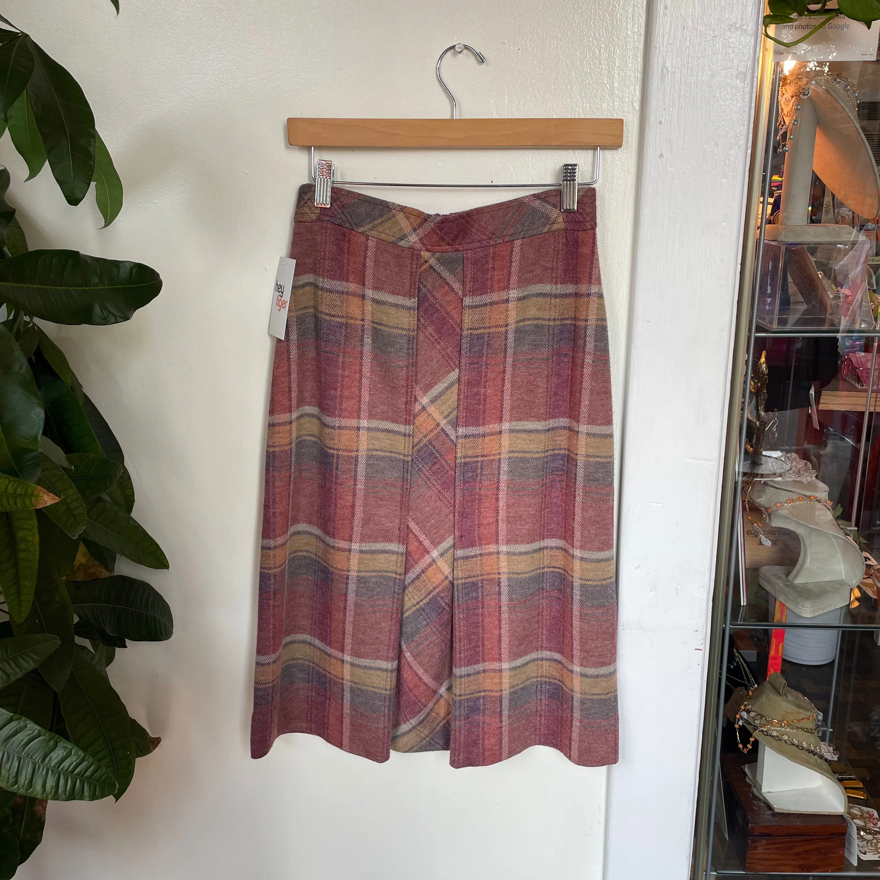 Vintage 60s 70s high waisted Plaid midi skirt // 27" waist. (HT2393)