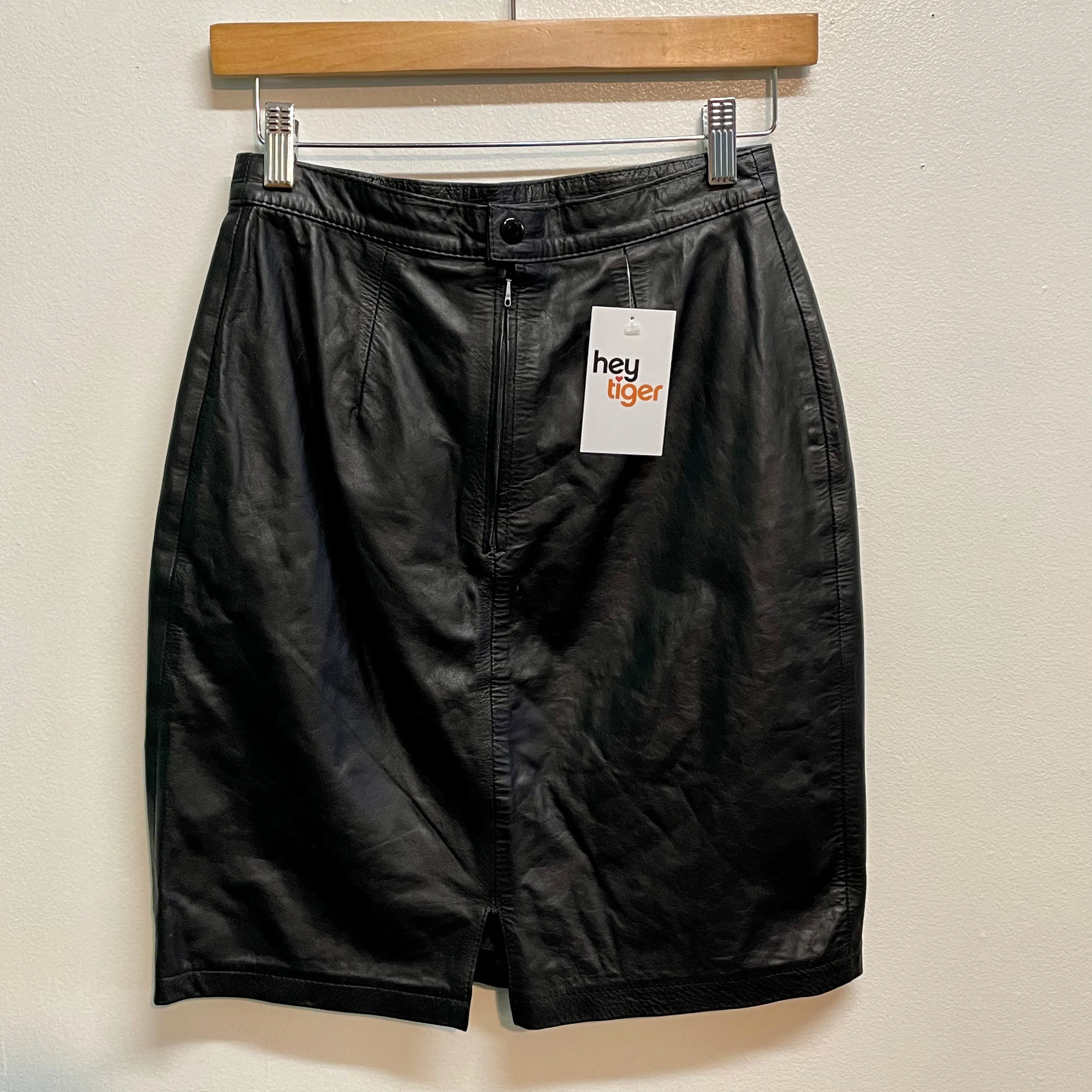 Vintage 80s 90s Amati black leather high waist skirt // size 9/10 // (ht22105)