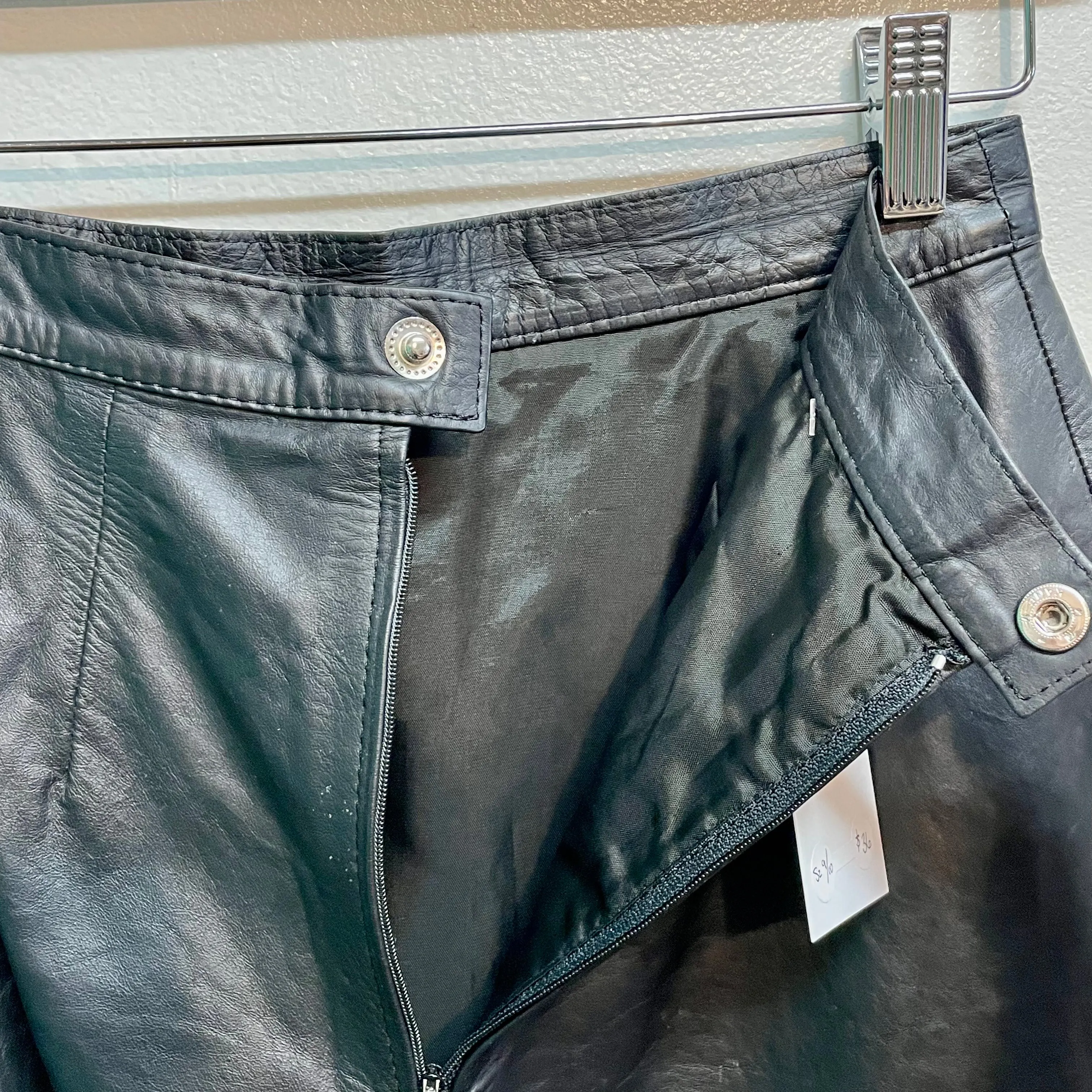 Vintage 80s 90s Amati black leather high waist skirt // size 9/10 // (ht22105)