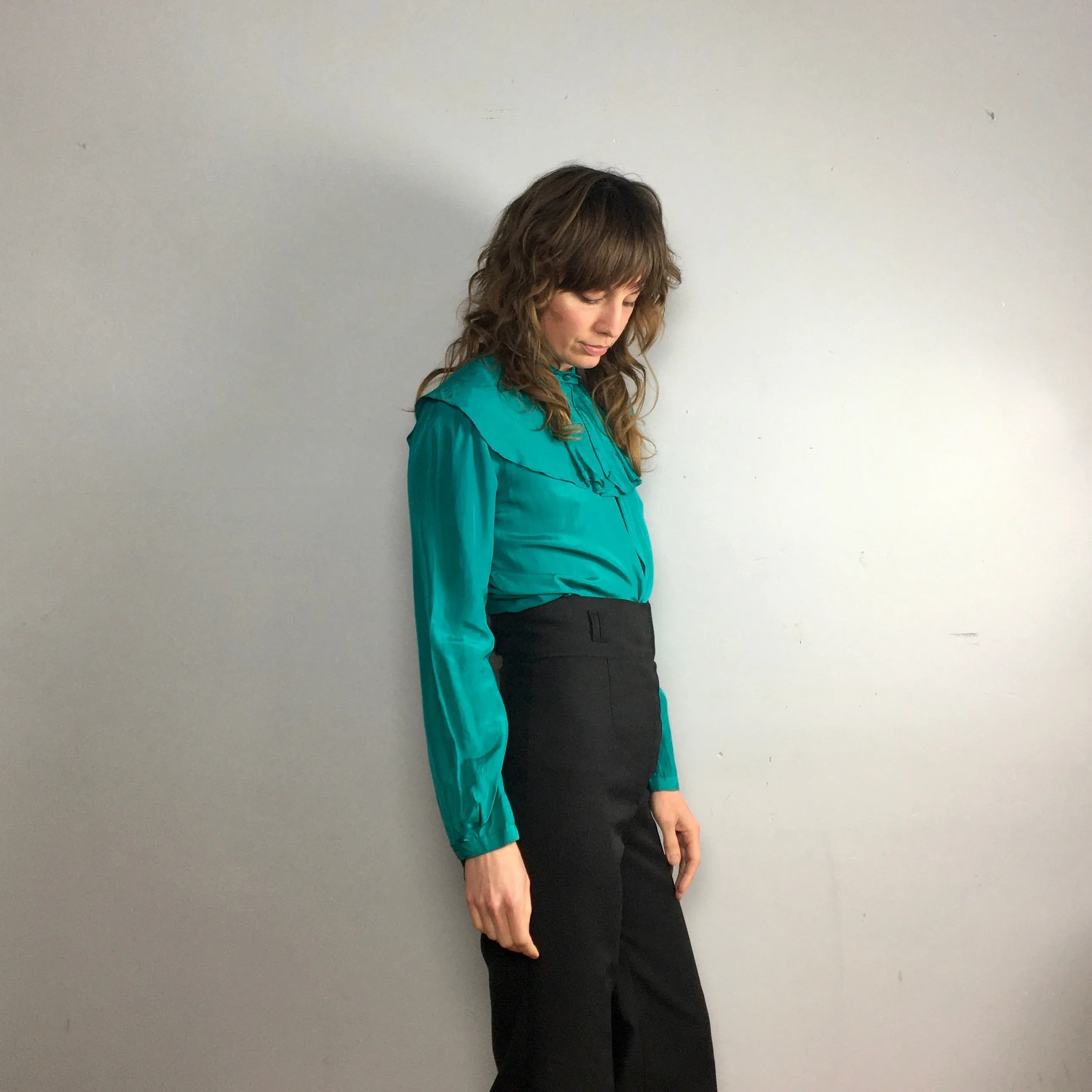 Vintage 80s 90s Emerald Ruffle Mandarin Collar Silk blouse // Size 4