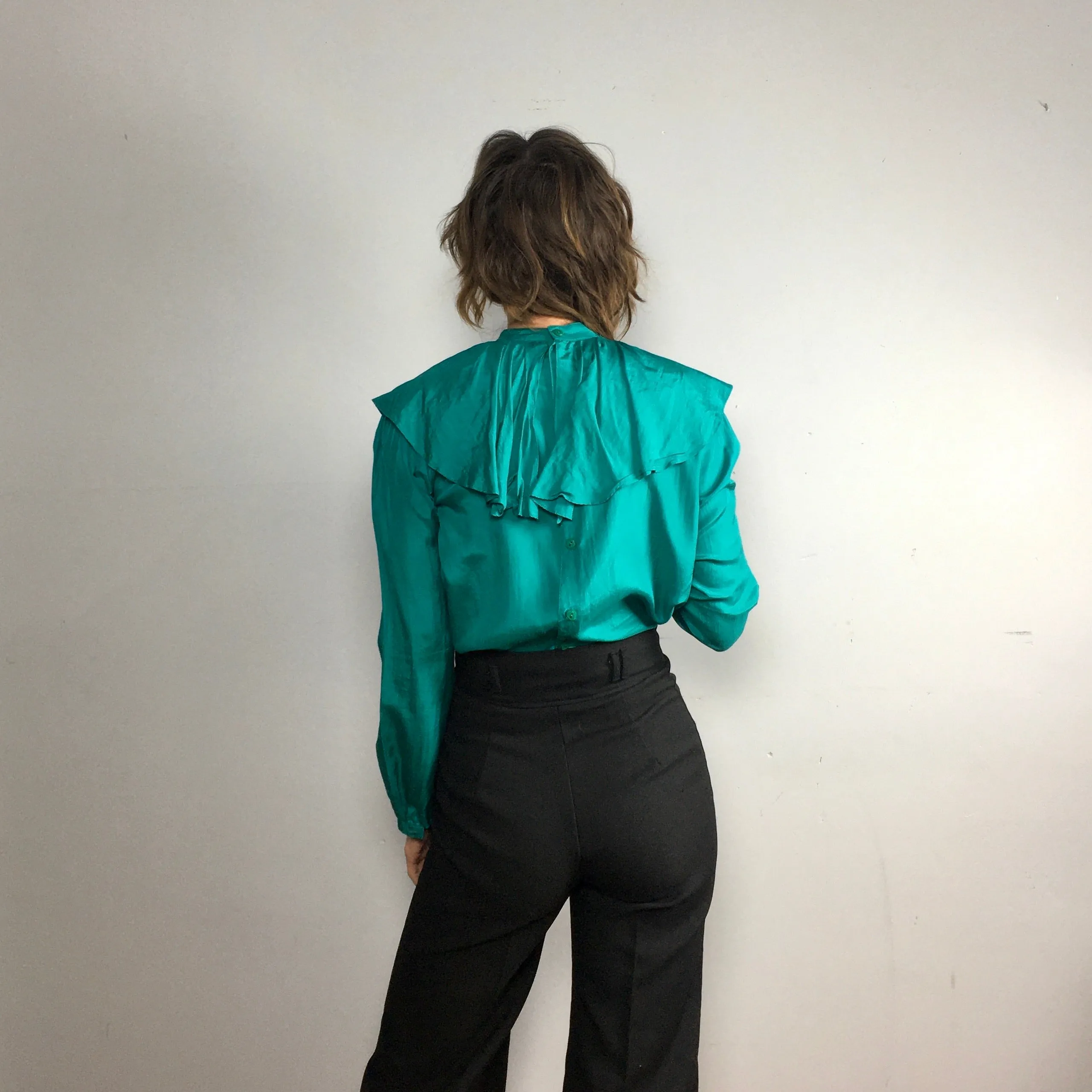 Vintage 80s 90s Emerald Ruffle Mandarin Collar Silk blouse // Size 4