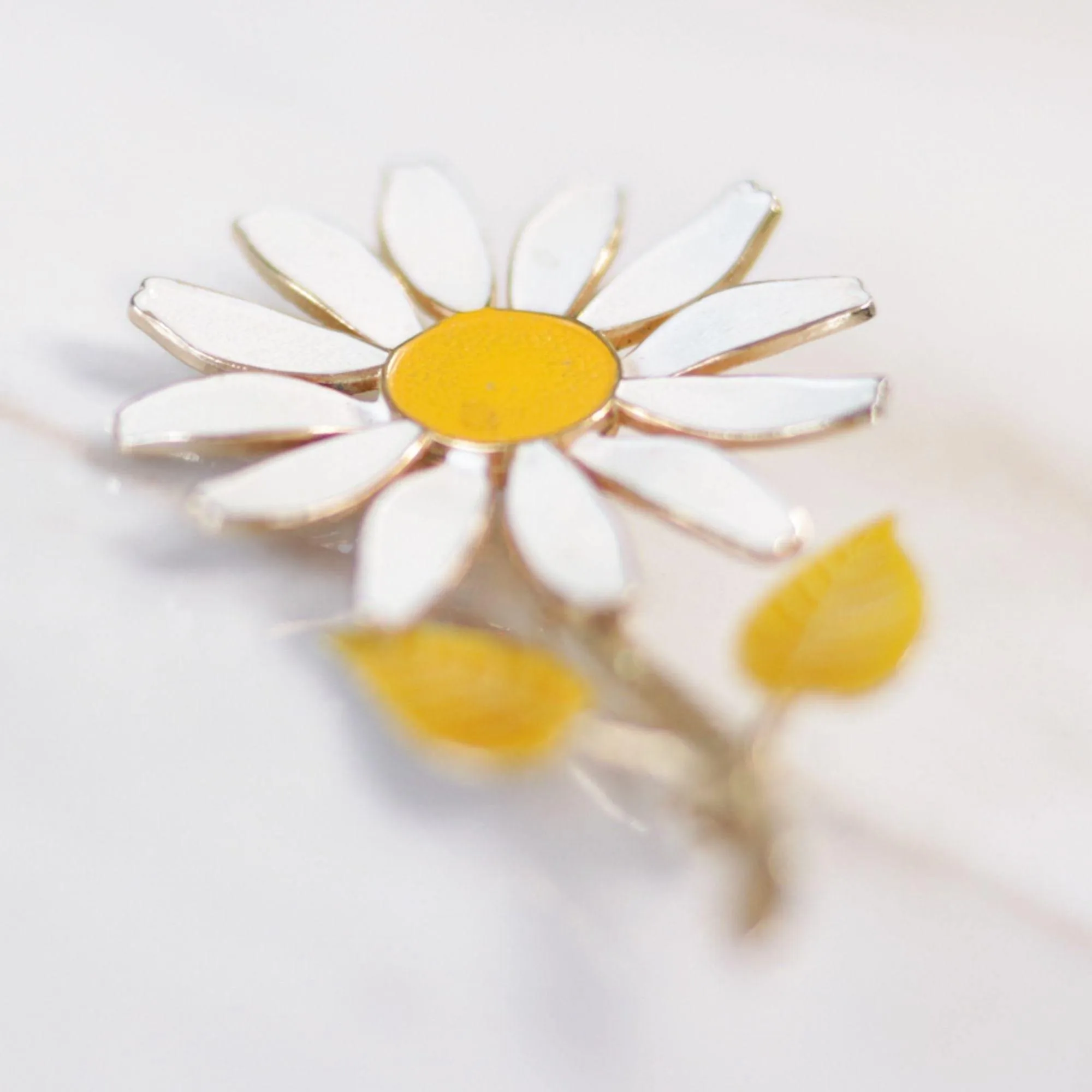 Vintage Accessocraft NYC White and Yellow Daisy Brooch
