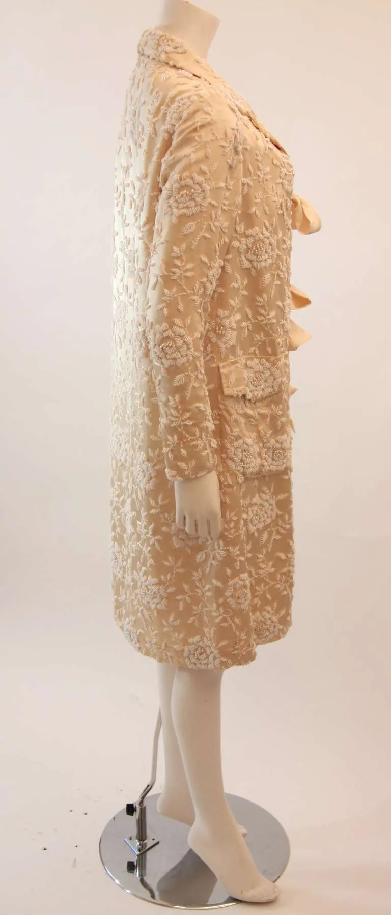 VINTAGE Cream Silk Coat w/ White Floral Beaded Motif & Ribbon Tie