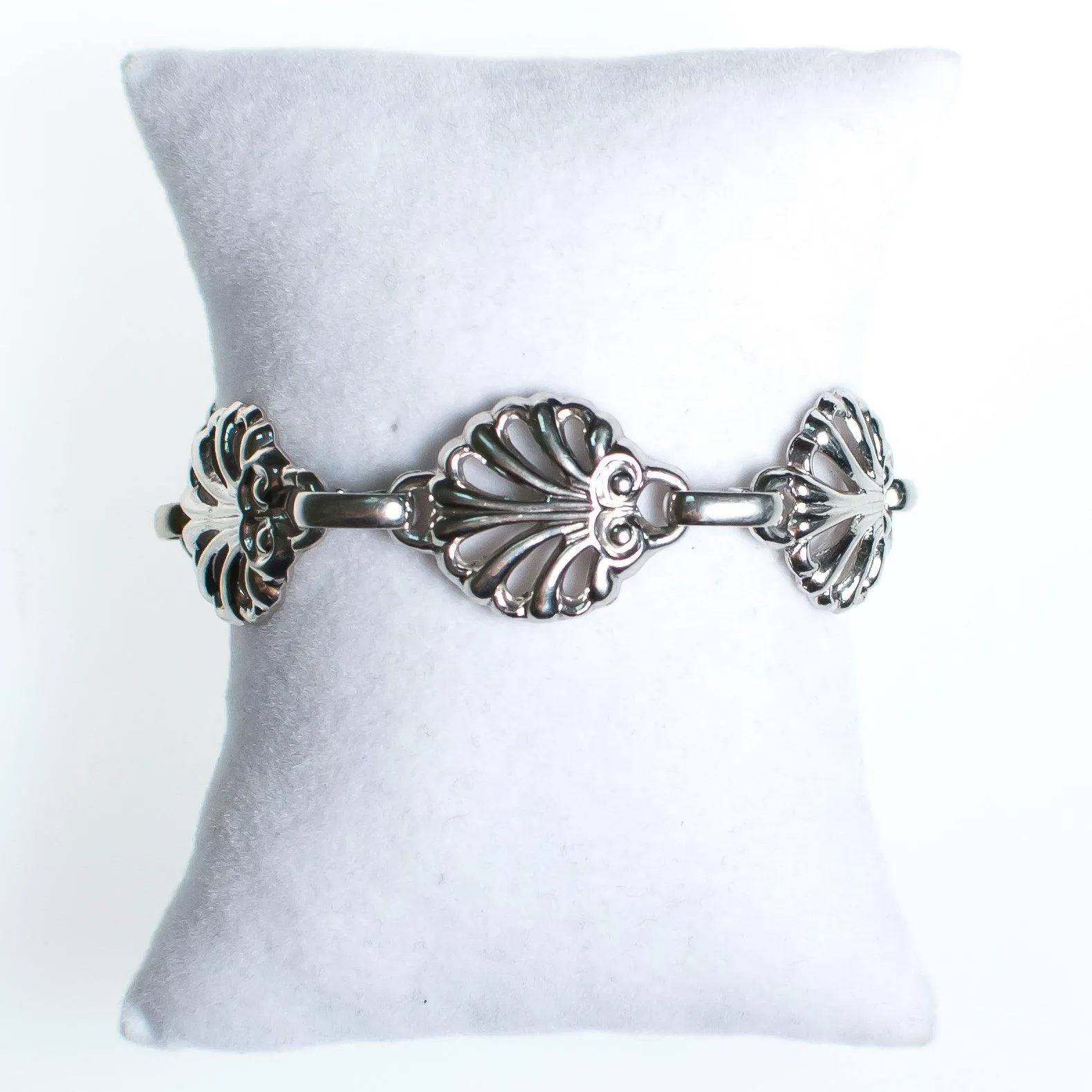 Vintage Retro Mid Century Modern Silver Shell Bracelet, Silver Tone Bracelet, Snap Lock Clasp