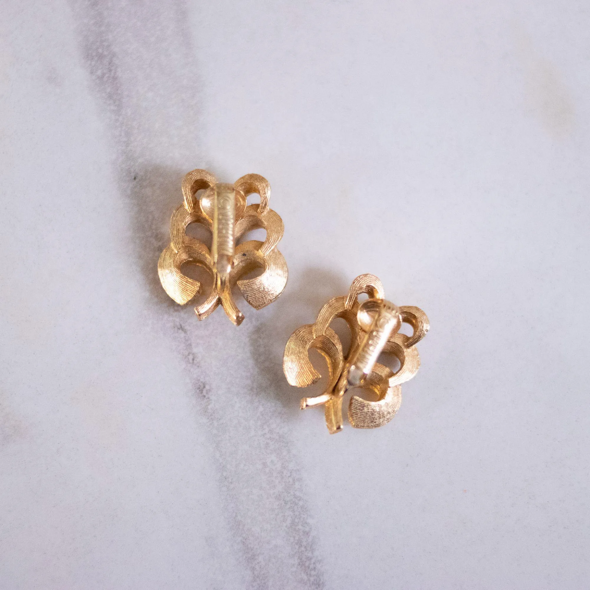 Vintage Sarah Coventry Gold Scroll Leaf Designer Earrings
