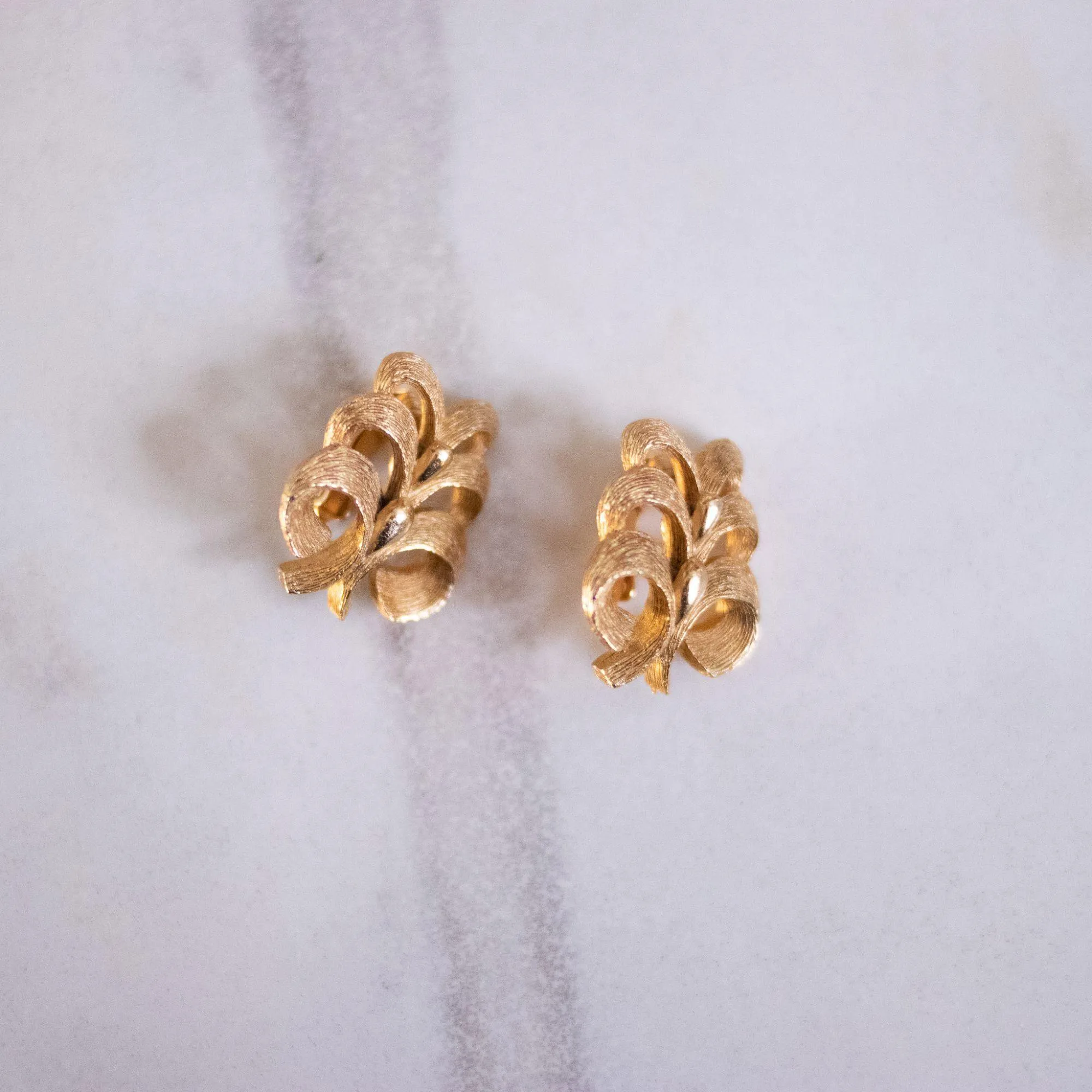 Vintage Sarah Coventry Gold Scroll Leaf Designer Earrings